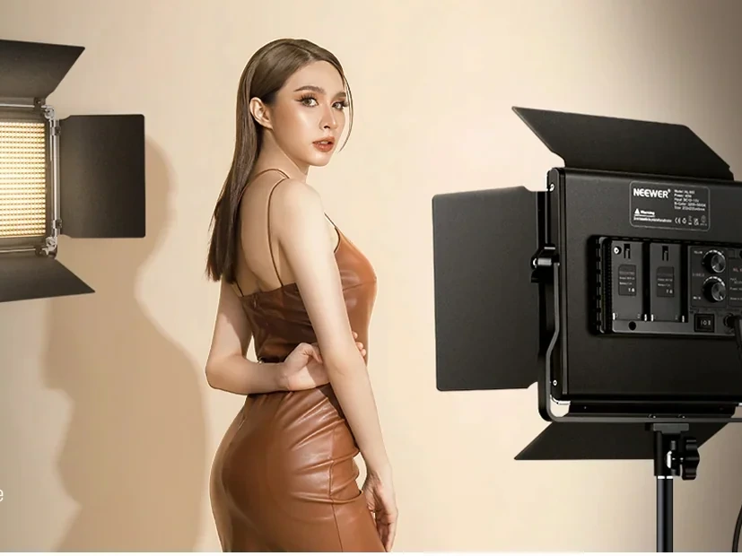 NEEWER NL660 two-panel bi-color LED lighting kit with stands